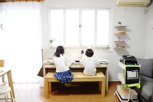 ロングデスクで育むリビング学習